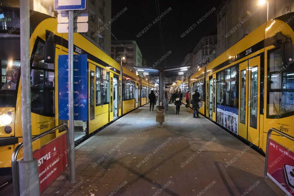 Közlekedés - Budapest - Esti felvétel