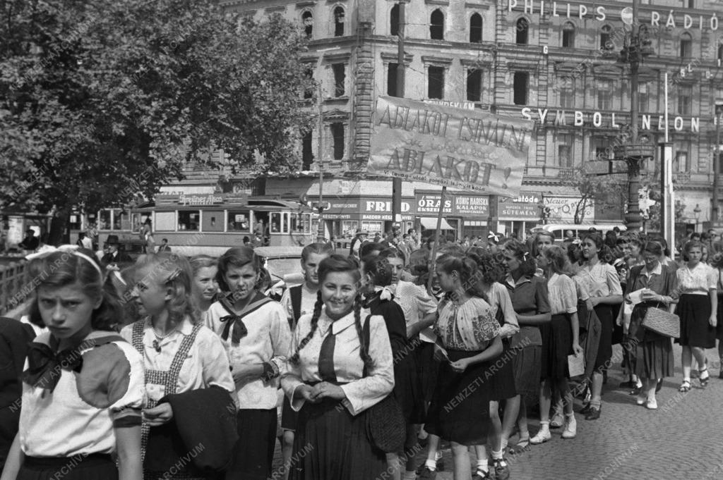 MNDSZ Iskola akció gyűlése