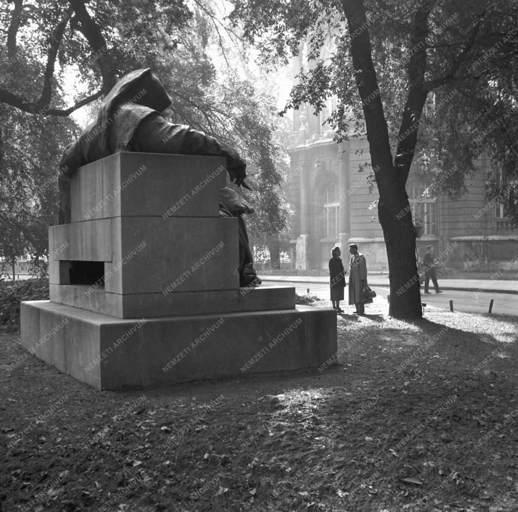Kultúra - Anonymus-szobor a Városligetben