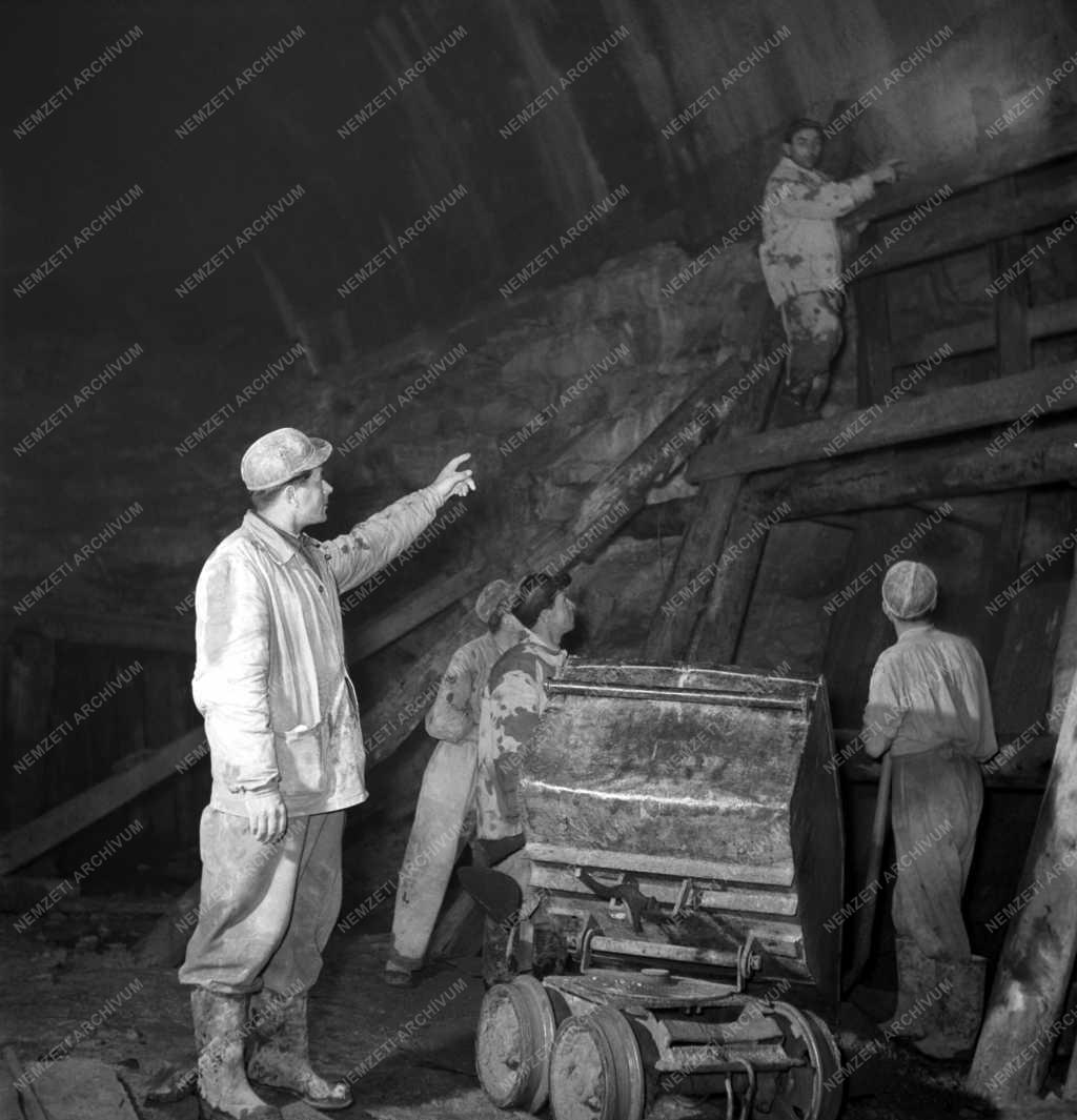 Közlekedés - A földalatti vasút építése