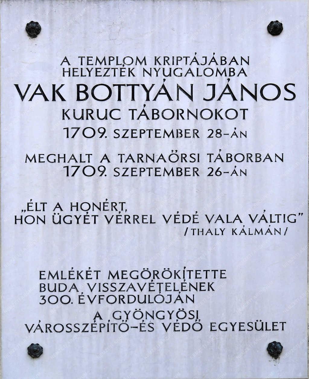 Egyházi épület - Gyöngyös - Sarlós Boldogasszony templom