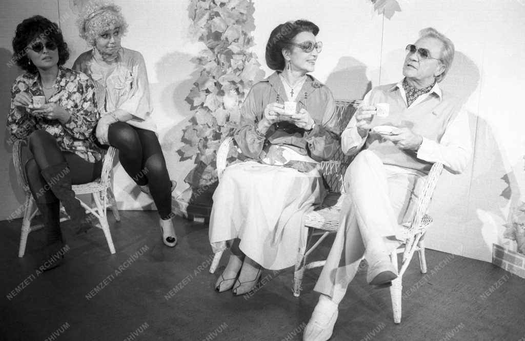 Színház - Thália Stúdió - Armand Salacrou: Túltisztességes hölgy