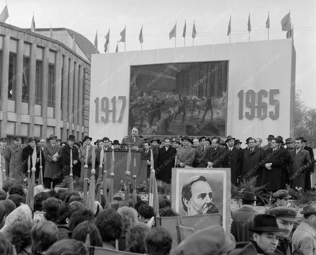 Ünnep - A Nagy Októberi Szocialista Forradalom 48. évfordulója Szombathelyen