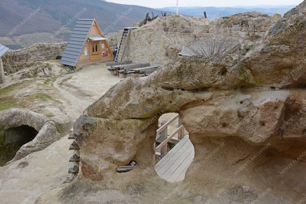 Épület - Sirok - A siroki vár