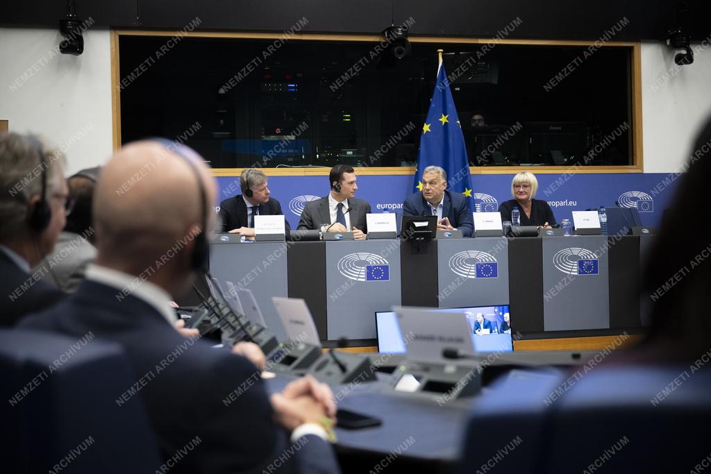 EU-elnökség - Orbán Viktor a Patrióták frakcióülésén Strasbourgban