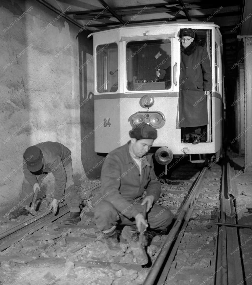 Közlekedés - Vágánycsere a Földalatti Vasúton