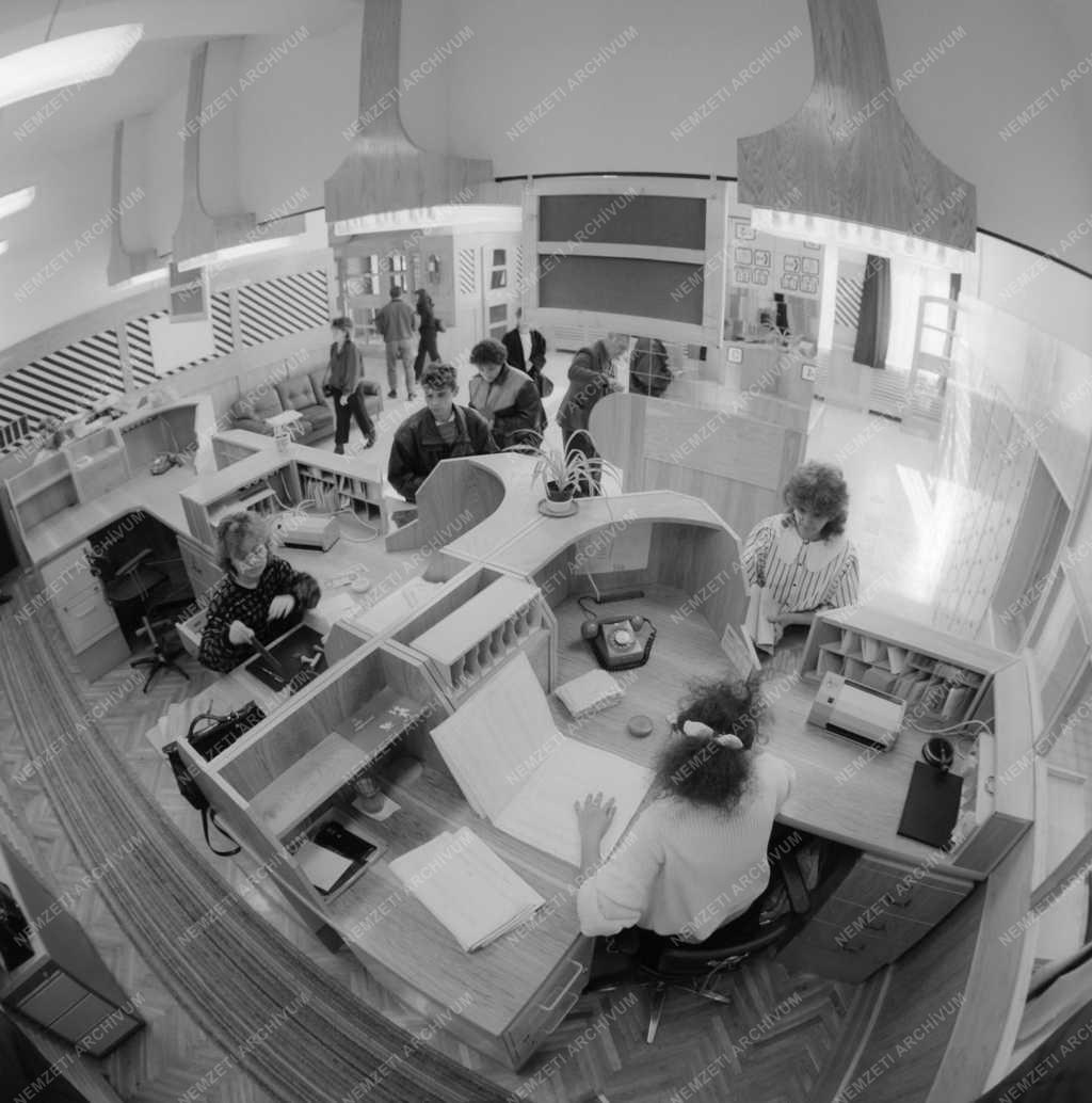 Épületfelújítás - Hatvani főposta