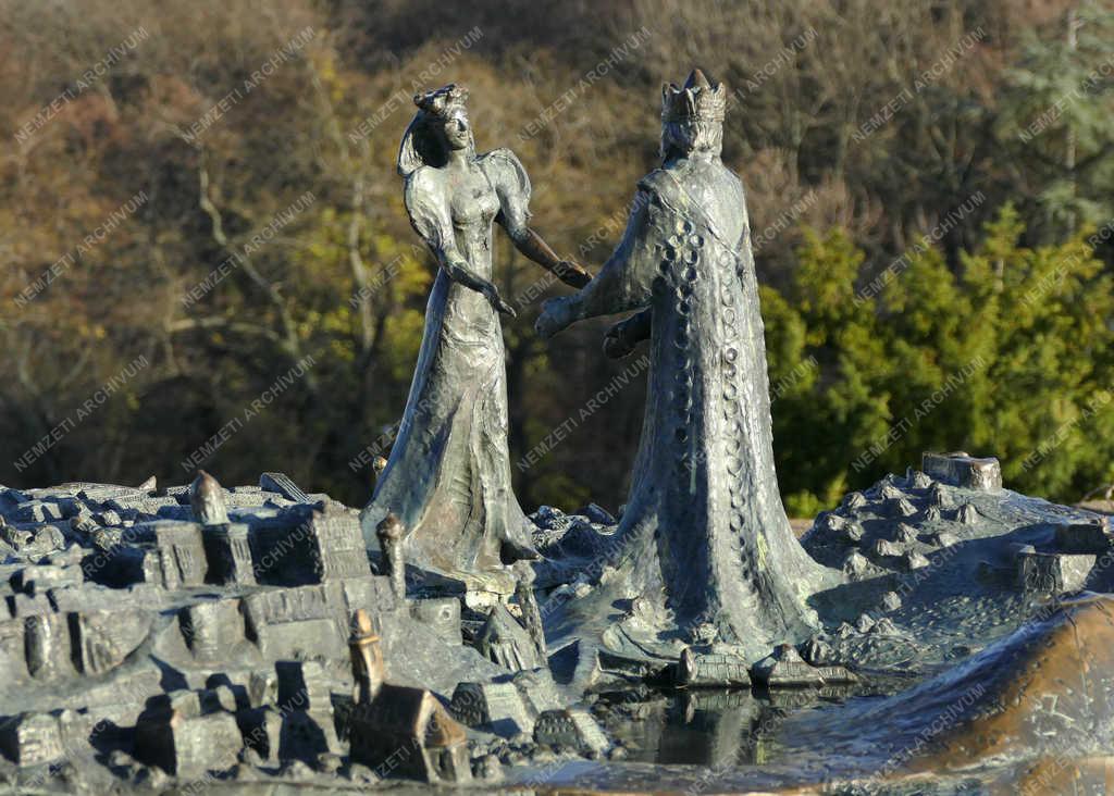 Városkép - Budapest - A városegyesítés Gellért-hegyi emlékműve