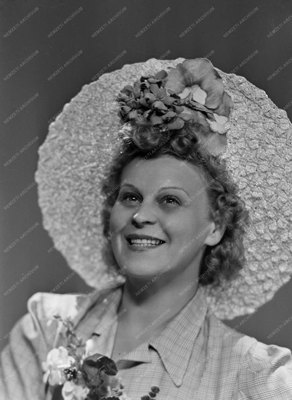 Dajka Margit színművésznő