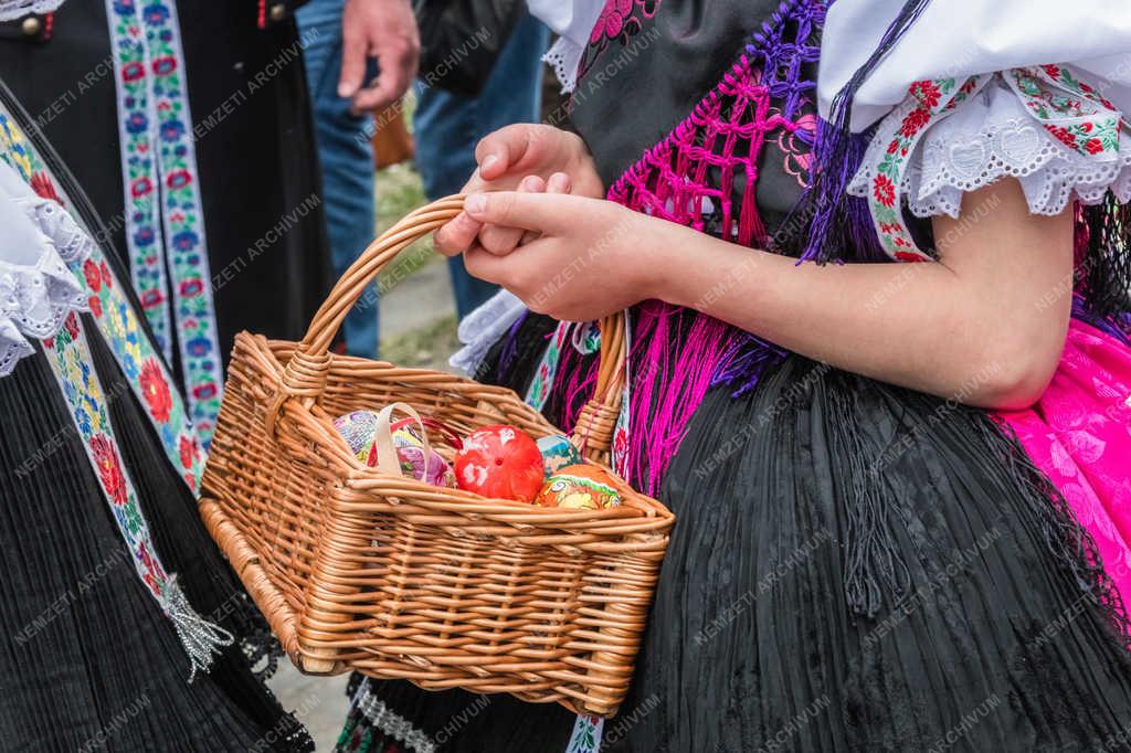 Néphagyomány - Hollókő - Húsvét