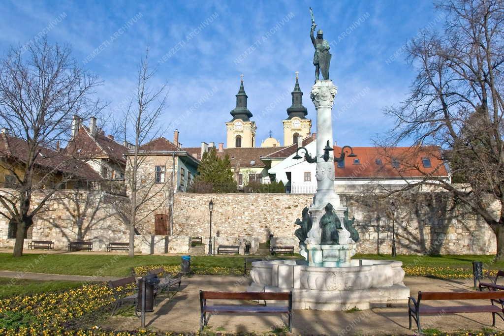 Műalkotás - Székesfehérvár - A Püspökkút