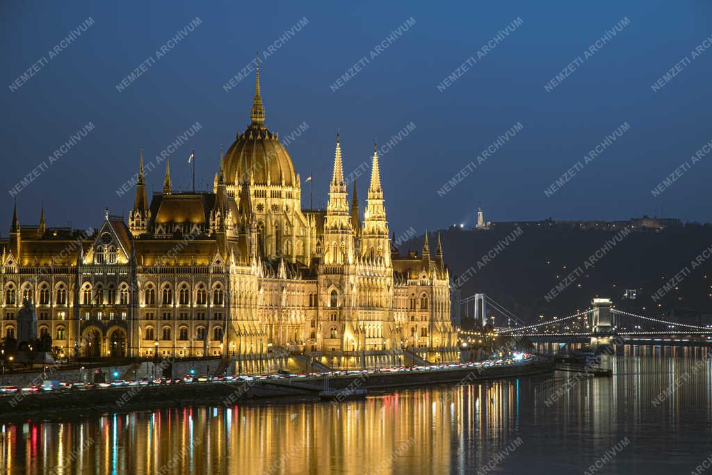 Városkép - Budapest - Esti felvétel