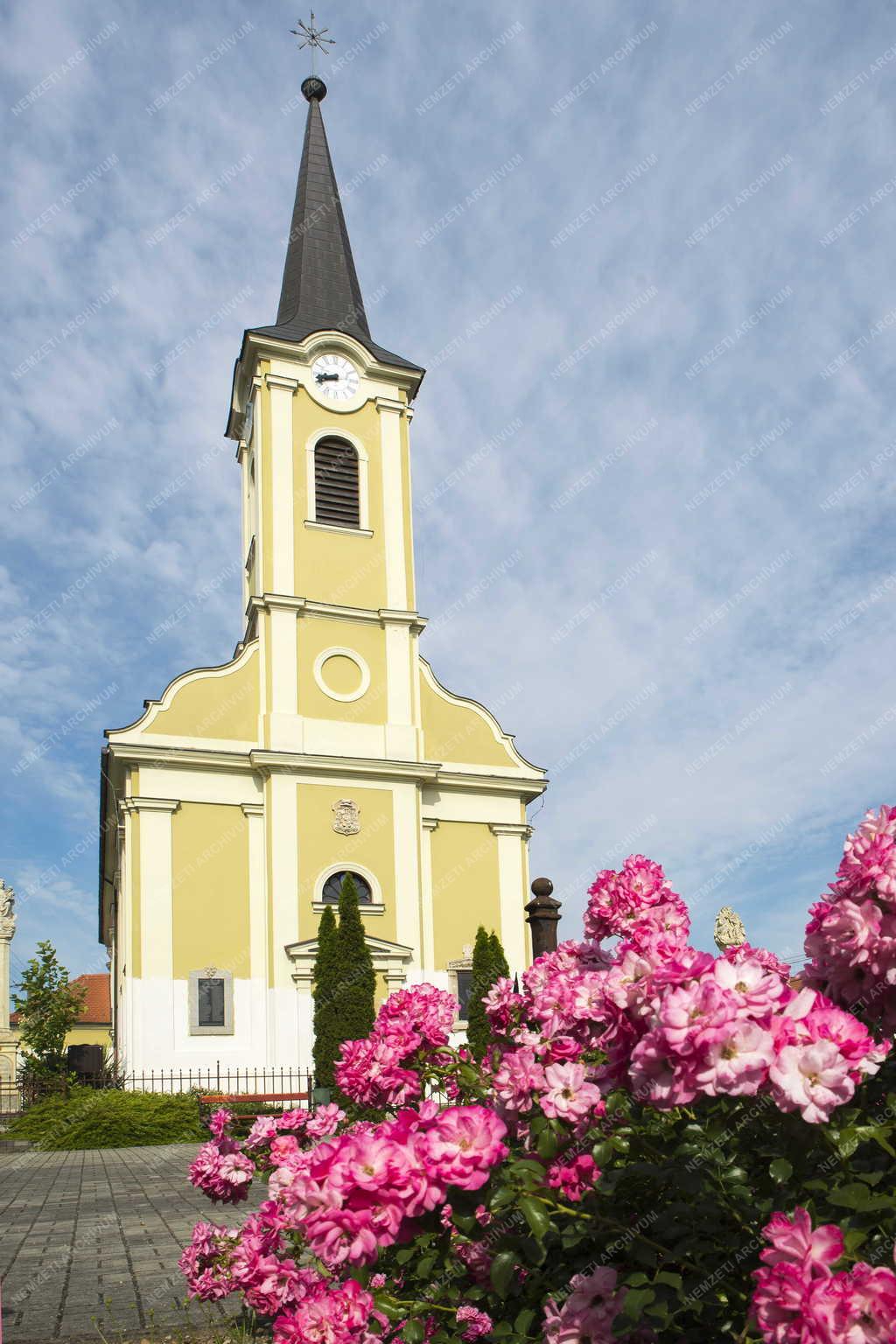 Egyház - Himodi Kisboldogasszony templom