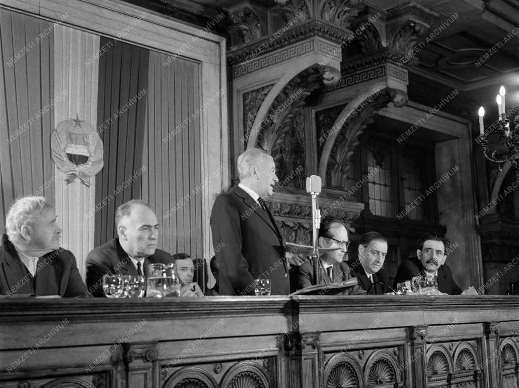 Kultúra - Magyar Írók Szövetségének közgyűlése