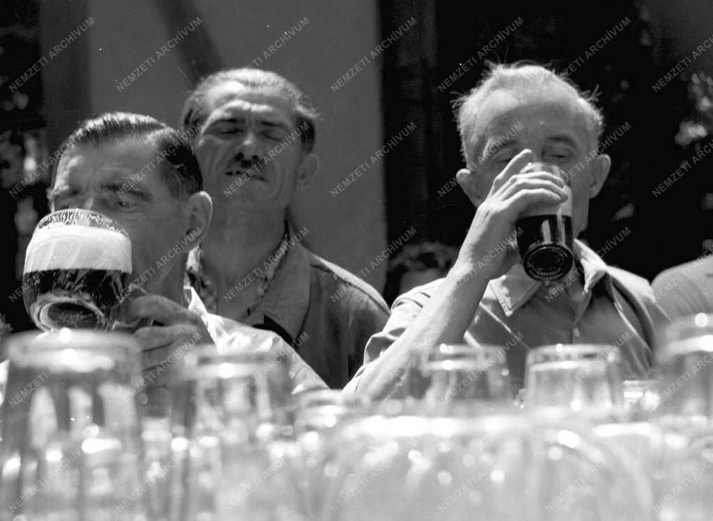 Városok - Pesti pillanatképek