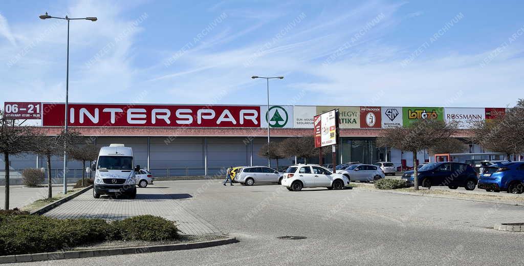 Kereskedelem - Budapest - Family Center Kőbánya Bevásárlóközpont