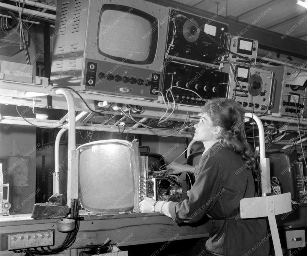 Ipar - Székesfehérvári Villamossági-, Televízió- és Rádiókészülékek Gyár