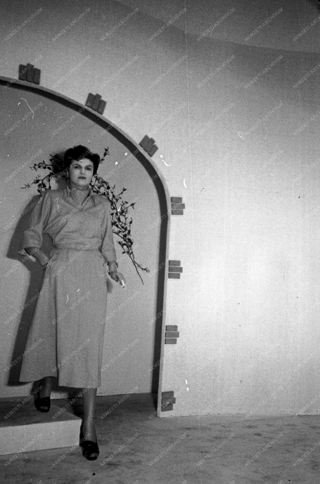 Vegyes - Divatbemutató 1949-ben