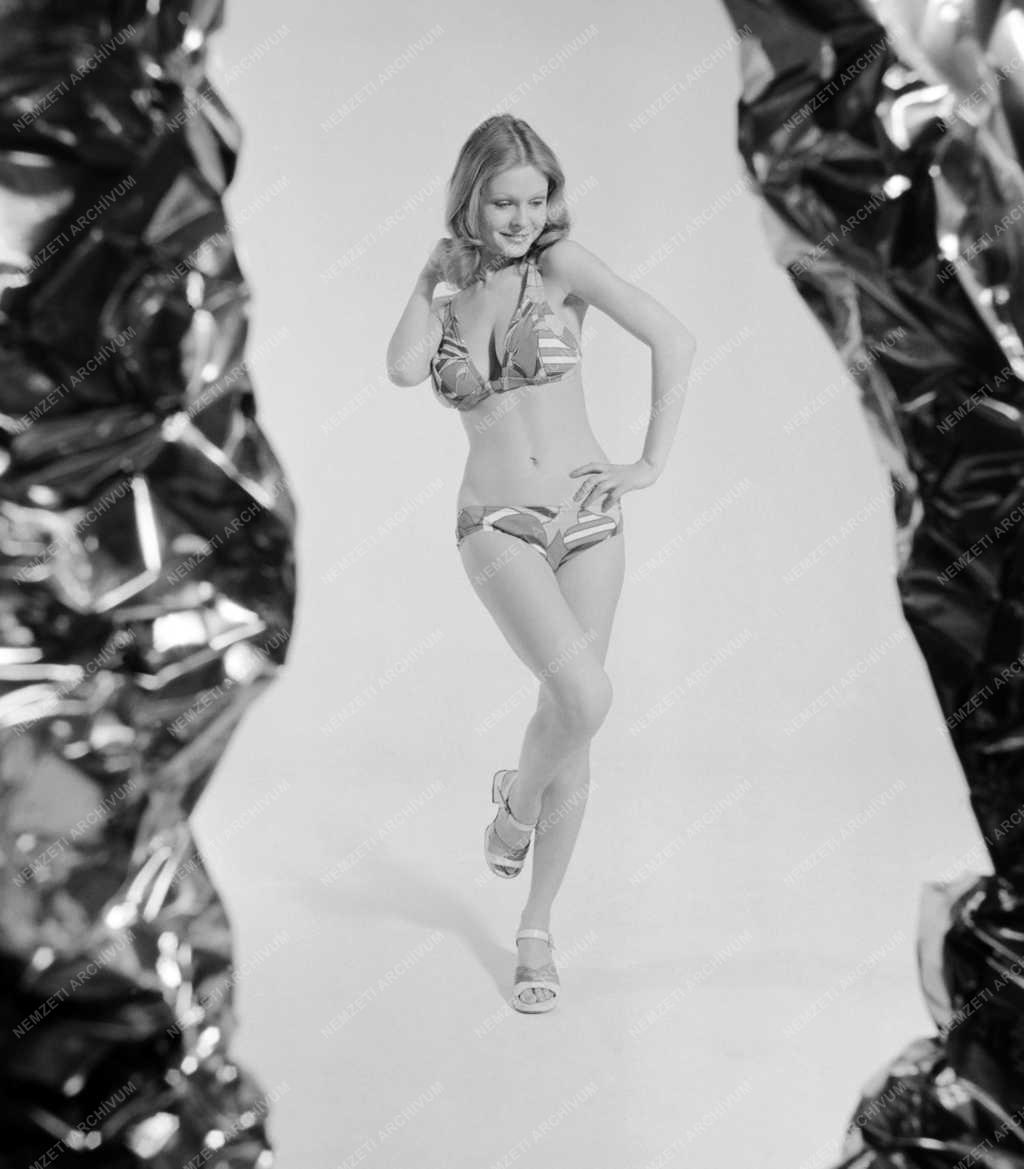 Divat - Bikini bemutató