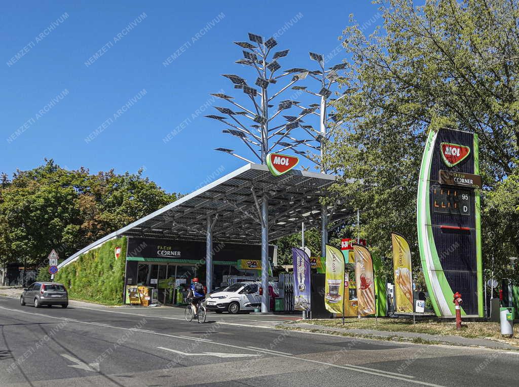 Energia - Környezetbarát MOL üzemanyagtöltő állomás a fővárosban