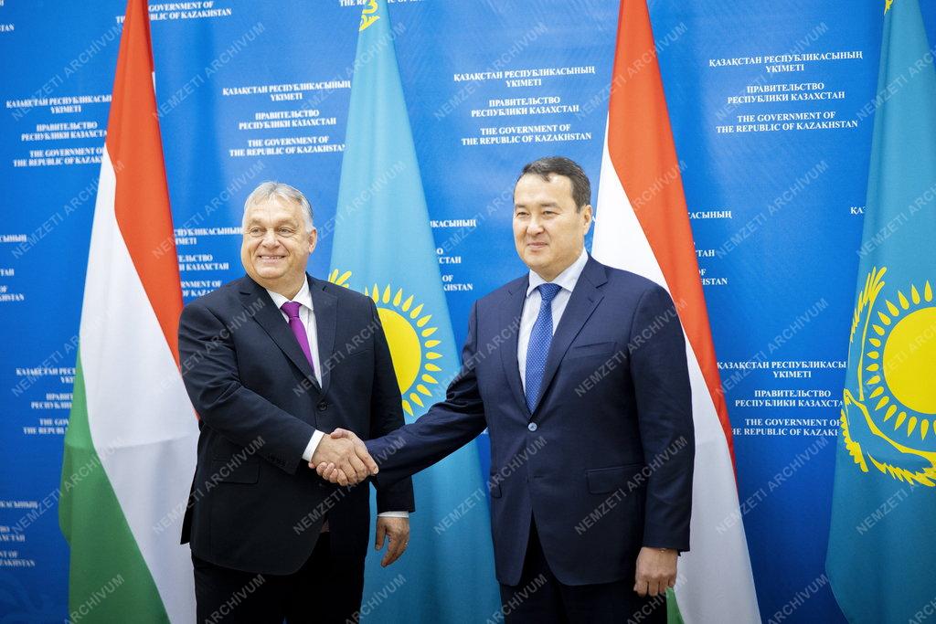 Orbán Viktor Kazahsztánban 
