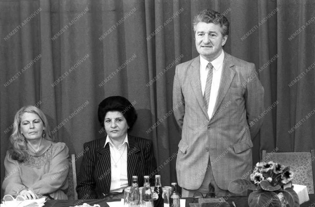 Kultúra - Kitüntetés - Illés Endre-díj