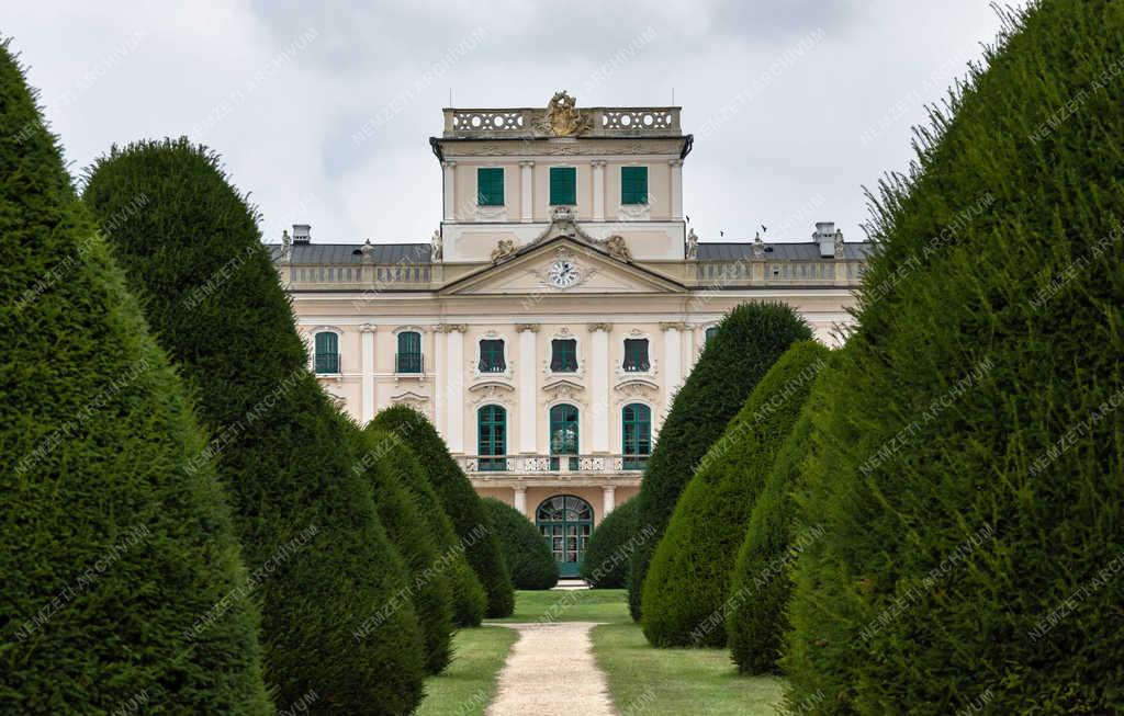 Épület - Fertőd - Az Esterházy-kastély