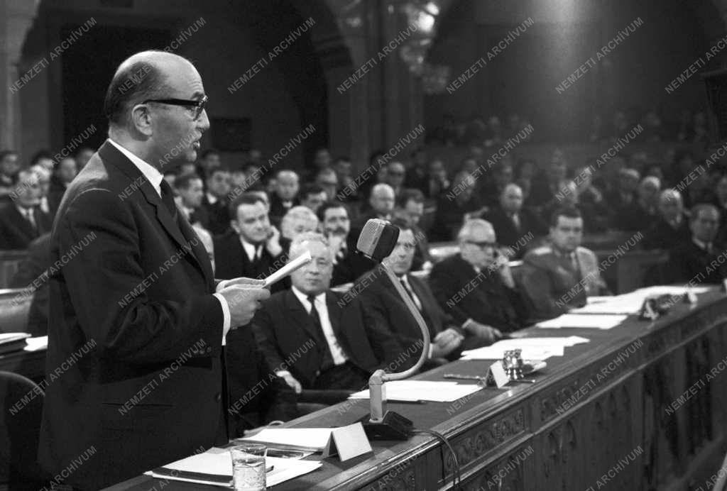 Politika - Az Országgyűlés novemberi ülésszaka