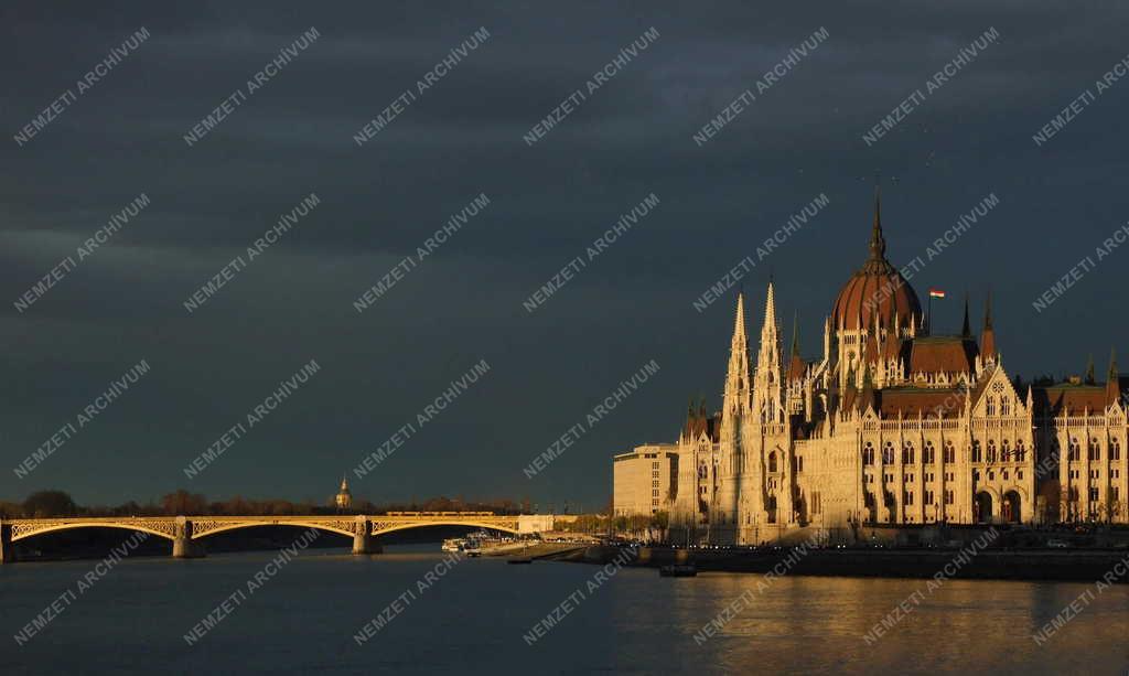 Városkép - Budapest - A Parlament és a Margit híd