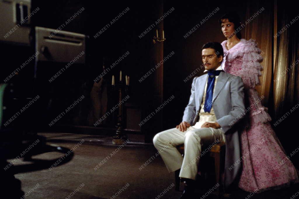 Kultúra - Film - Fenn az ernyő, nincsen kas című tv-film forgatása