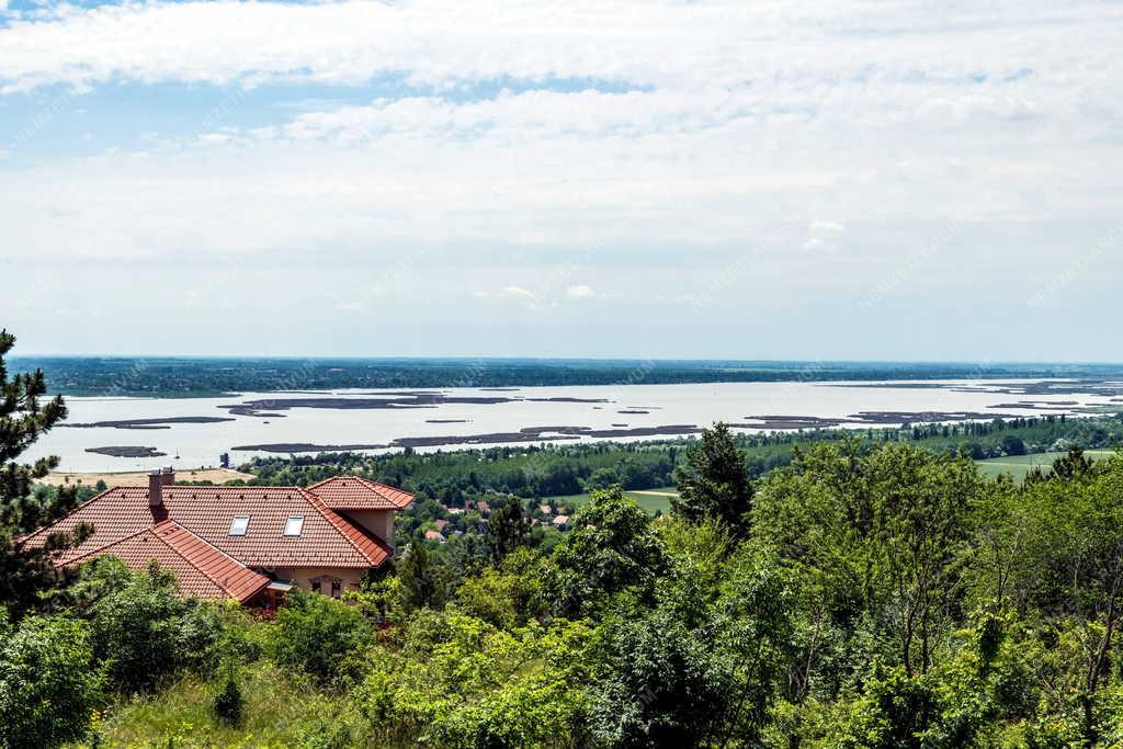 Turizmus - Velence - Bence-hegyi kilátó