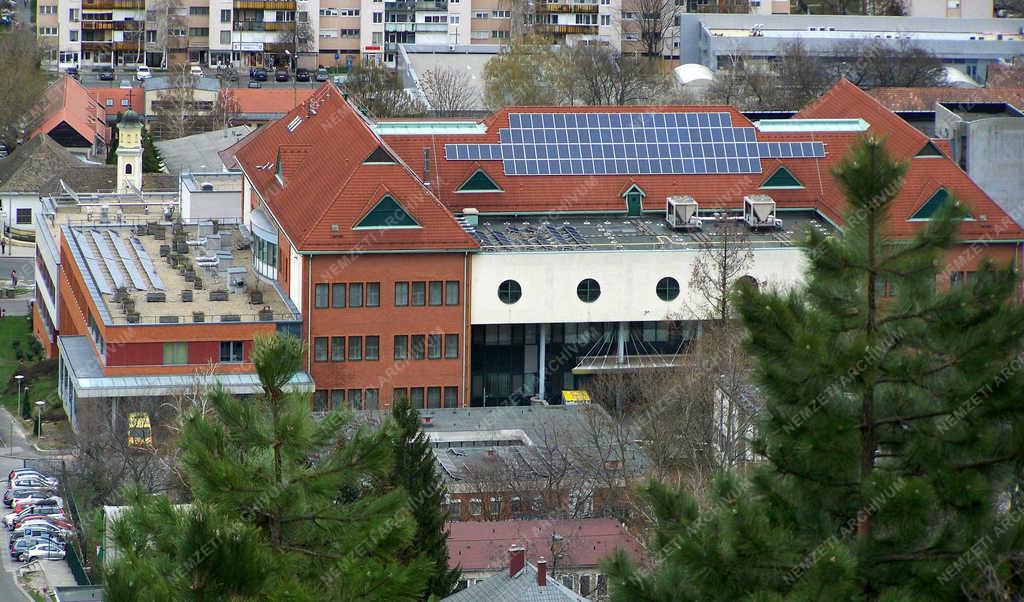 Megújuló energia - Szekszárd - Napelemek a kórház épületrészein