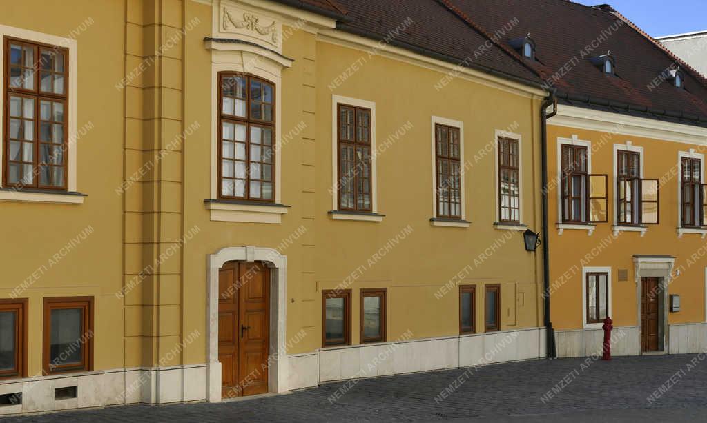 Városkép - Székesfehérvár - Felújított régi épületek a belvárosban