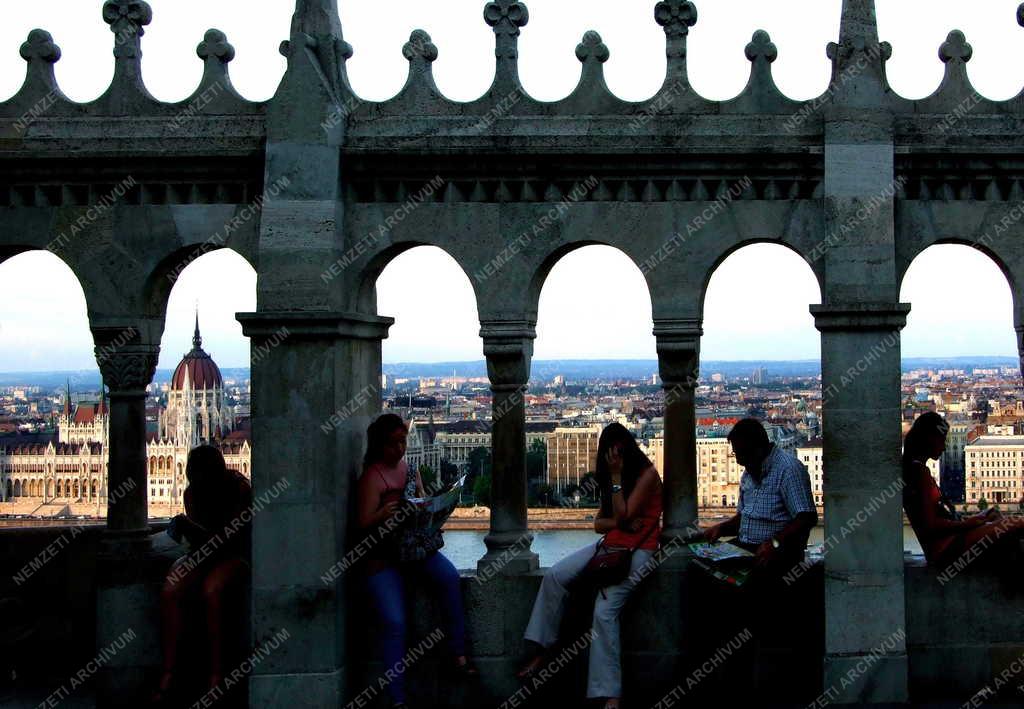 Városkép - Budapest - Külföldiek a Halászbástyán