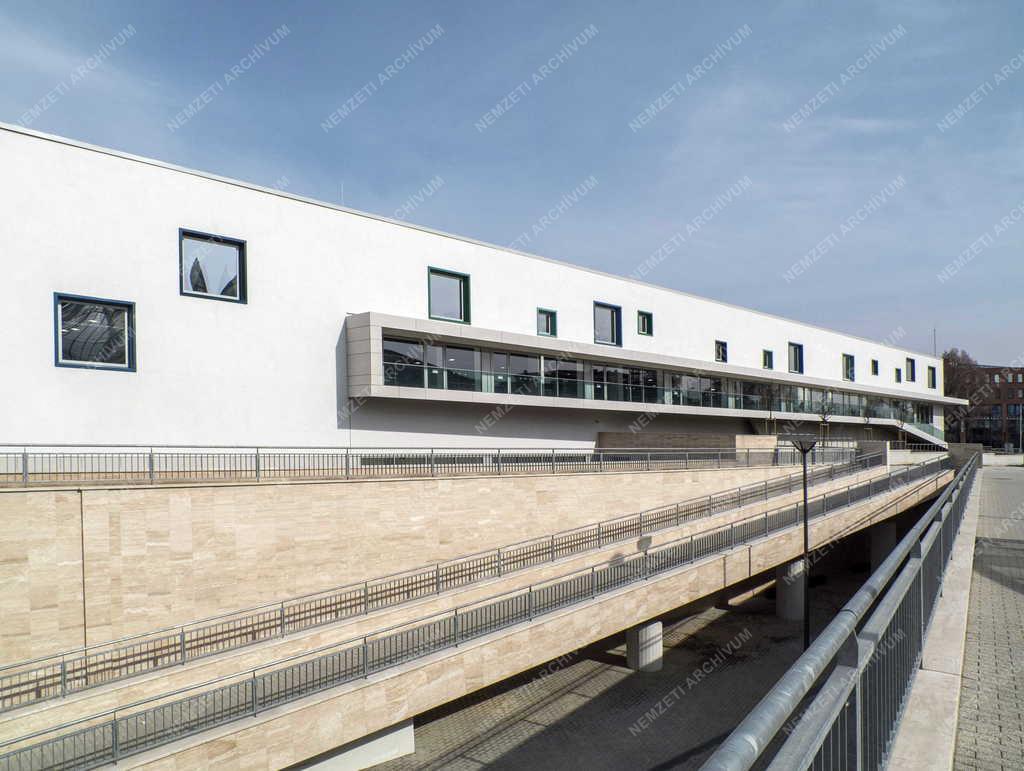 Sportlétesítmény - Budapest - A Tüske-uszoda 