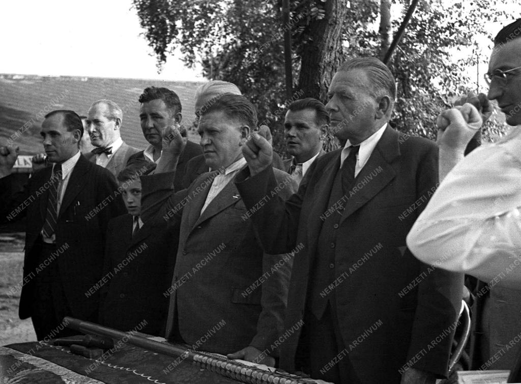 Ipar - Húsiparosok Kisipari Termelő Szövetkezete