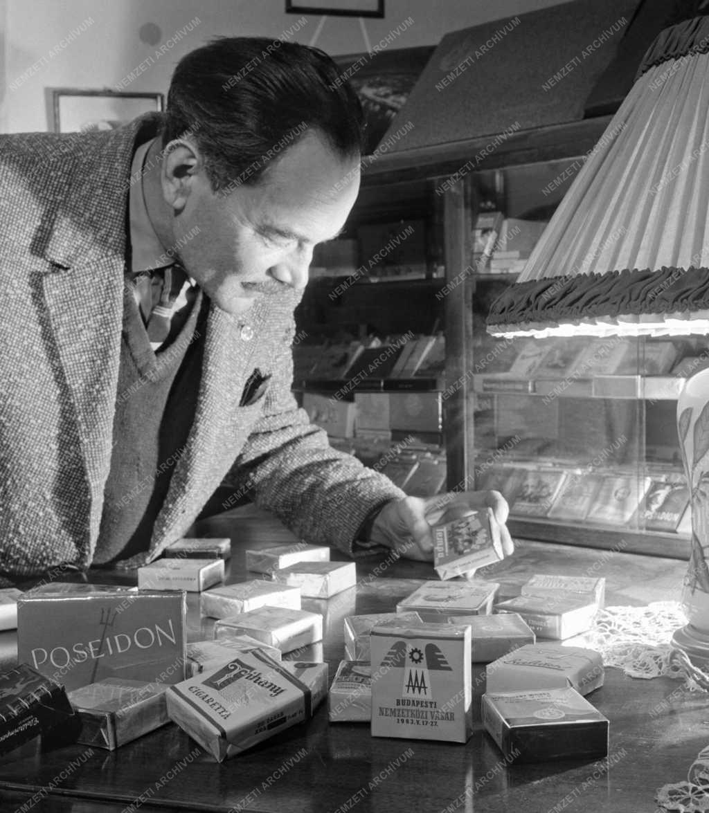 Hobbi - Ritka gyűjtemény 365 féle cigarettából