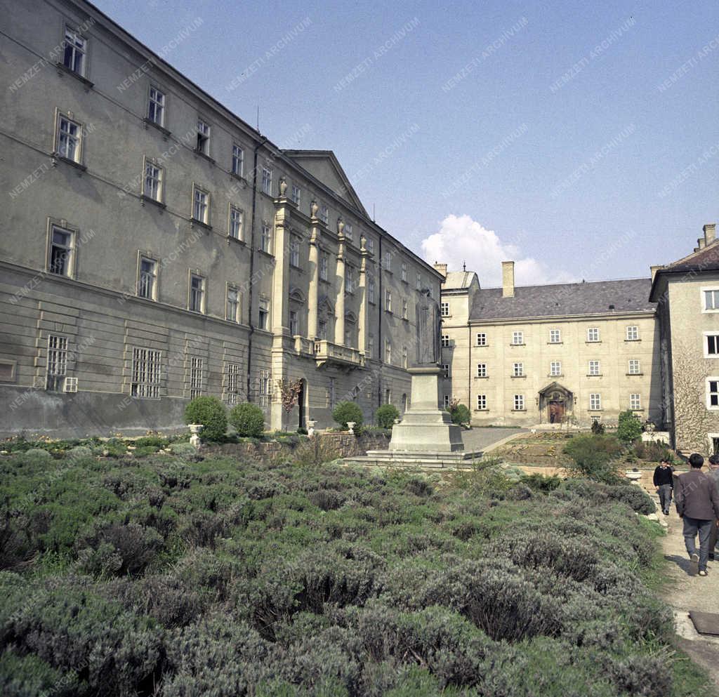 Egyház - Pannonhalmi Bencés Főapátság