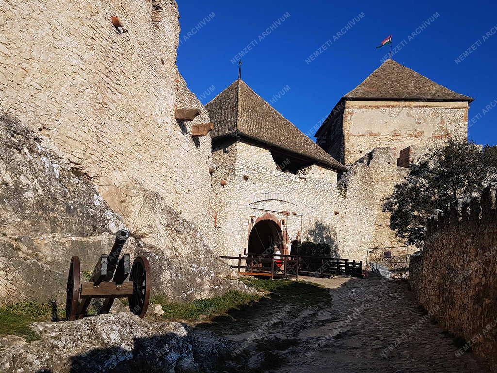 Turista látványosság - Sümeg - Középkori vár