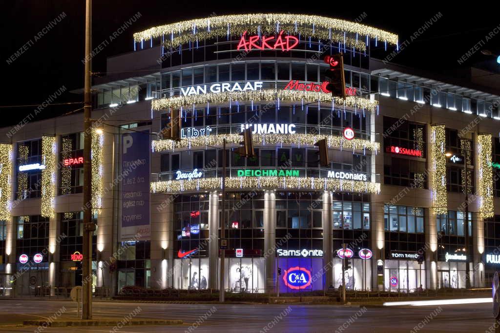 Kereskedelem - Budapest - Az Árkád üzletközpont