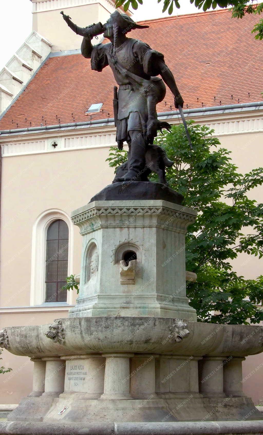 Kultúra - Köztéri szobor - Lajos kútja