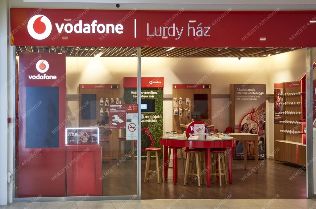 Kereskedelem - Szolgáltatás - Budapest - Lurdy Ház