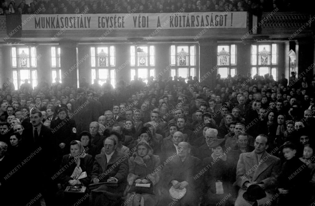 Belpolitika - Egy éves a Magyar Köztársaság