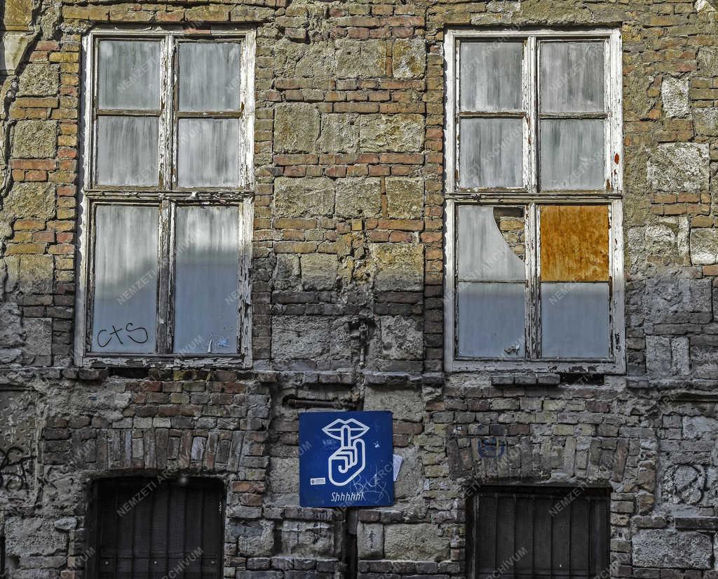 Városkép - Budapest - Fogas romkocsma