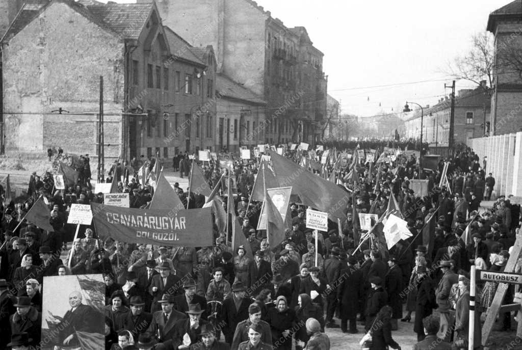 Belpolitika - Pártkongresszusi felvonulás