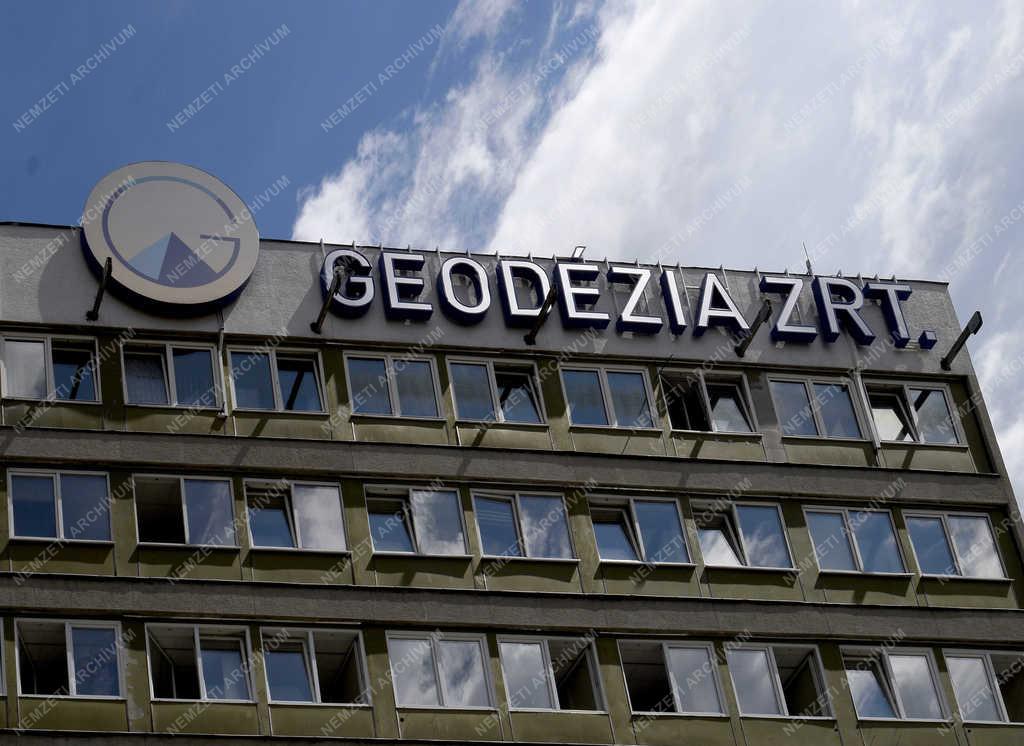Épületfotó - Budapest - Földmérési és Távérzékelési Intézet
