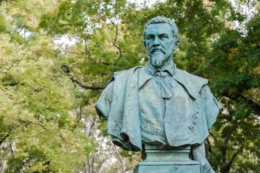 Kultúra - Budapest - Zsigmondy Vilmos-mellszobor