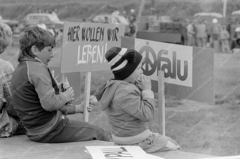 Demonstráció - Tüntetés Ófaluban