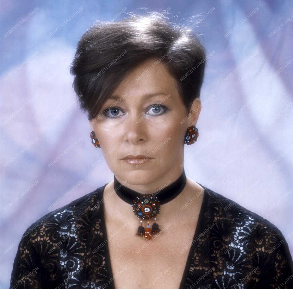 Kultúra - Császár Angela színésznő