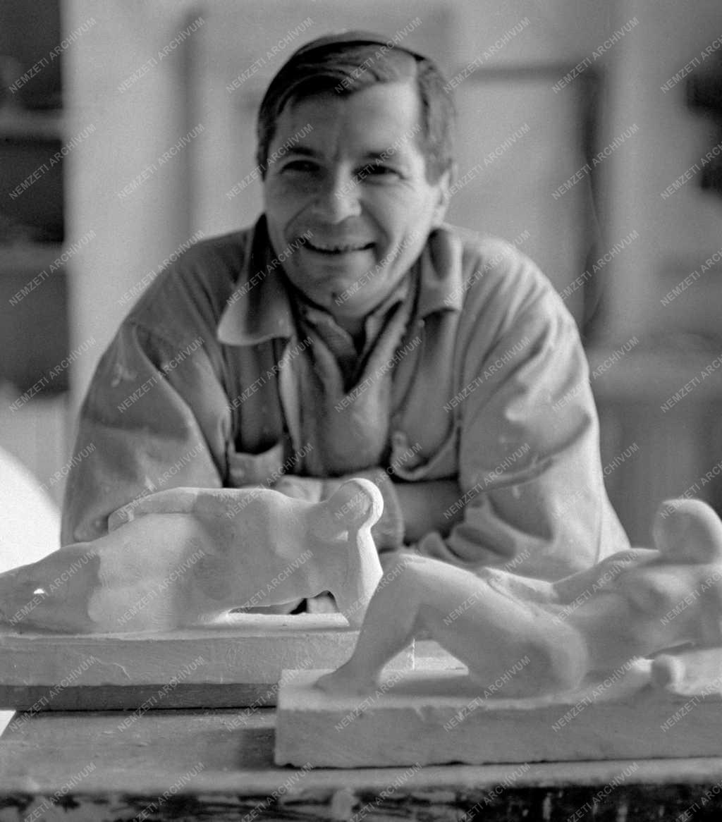 Művészet - Megyeri Barnabás szobrai